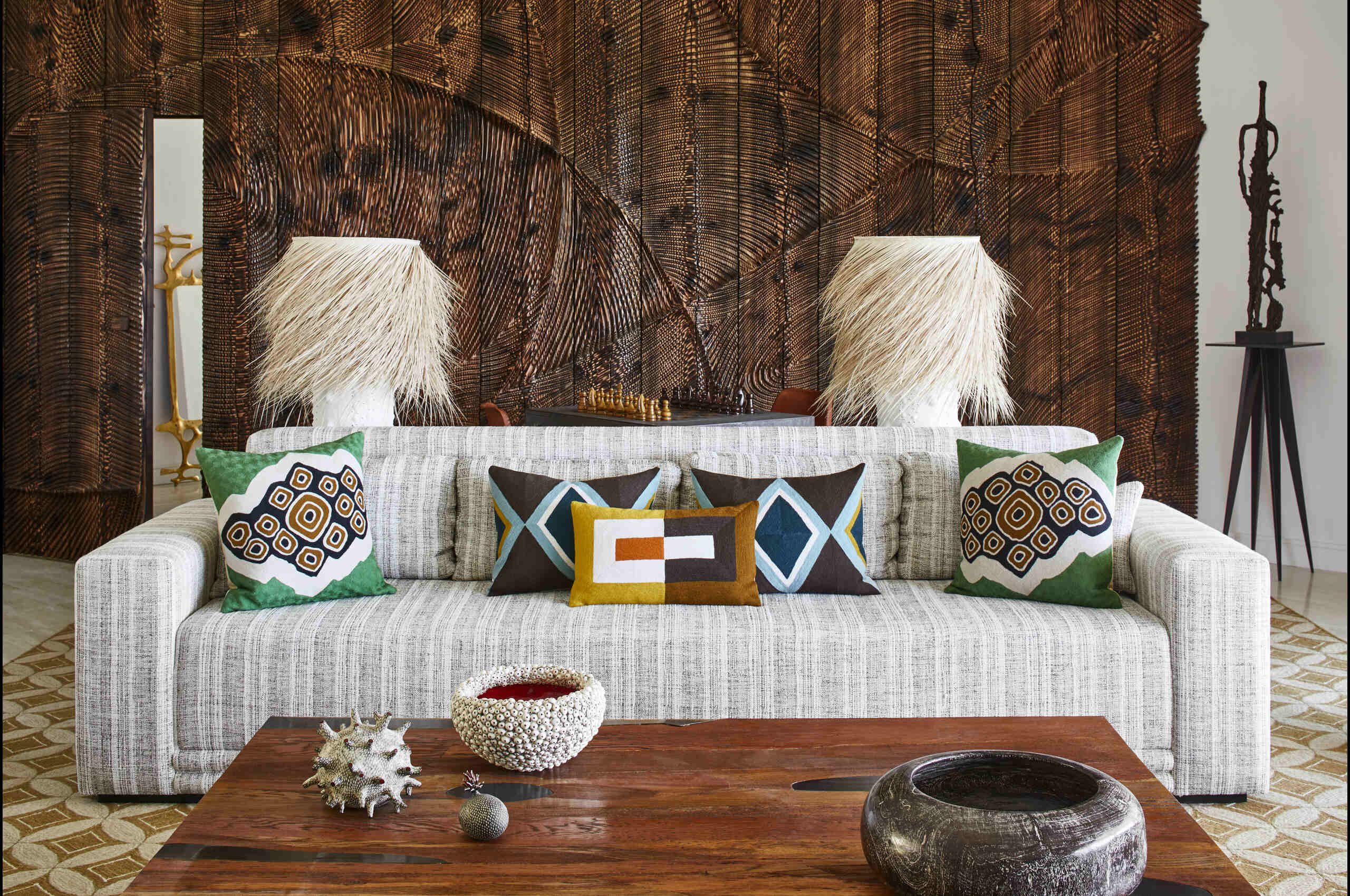 villa-giuliana-living-room-artwork-games-room-luxury-bespoke-sttropez