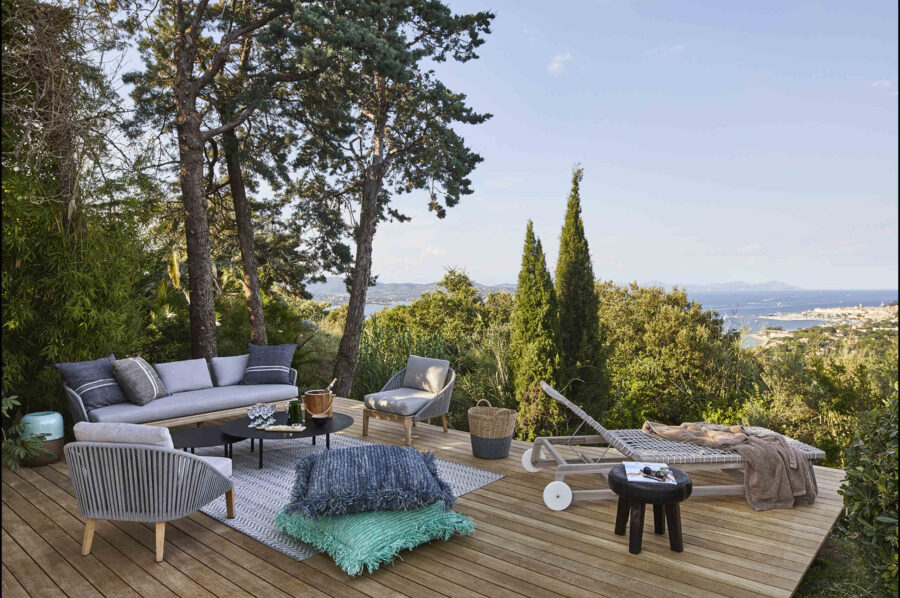 villa-giuliana-outdoor-decking-sofa-sea-view-luxury-sttropez