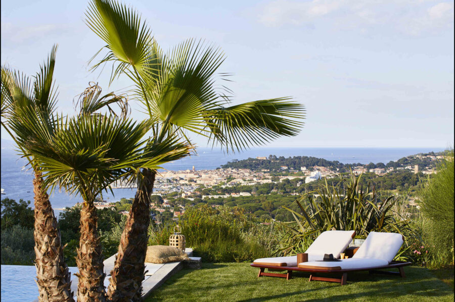 villa-giuliana-panoramic-seaview-sunbed-garden-sttropez