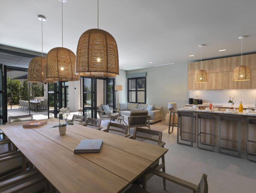 villa-gloria-dining-area-openplan-modern-stylish-gassin