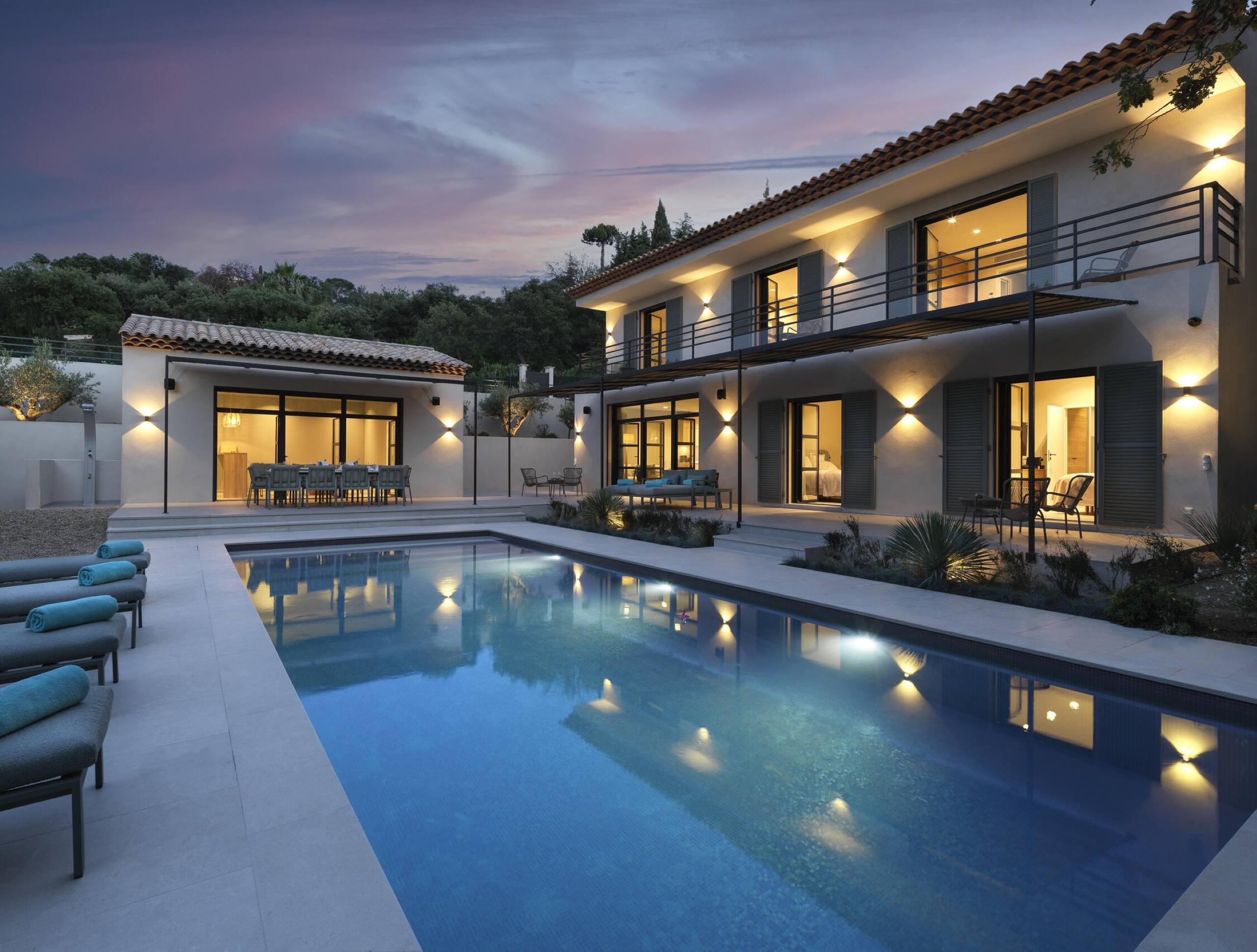 villa-gloria-mainpage-exterior-pool-luxury-gassin