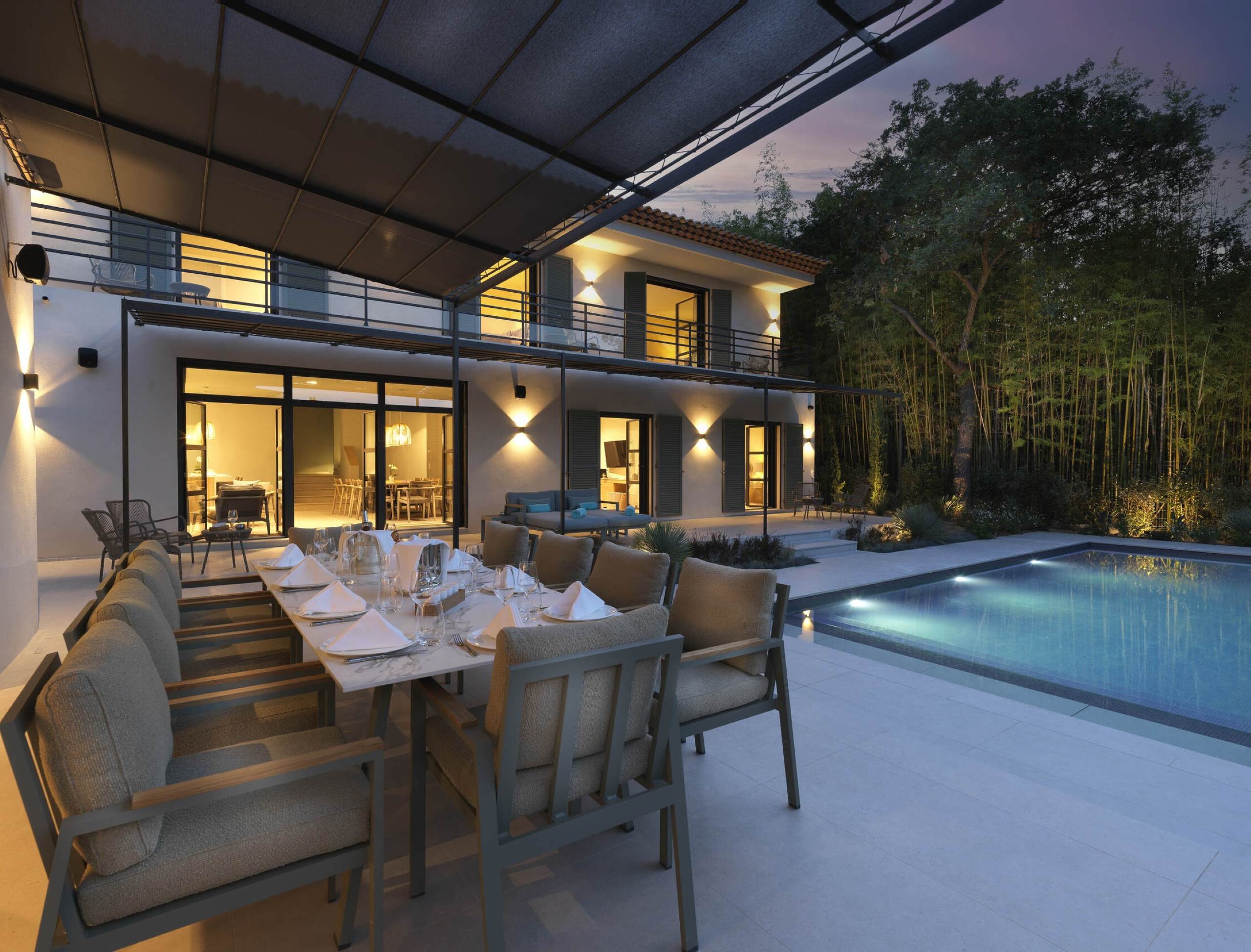 villa-gloria-outdoor-dining-terrace-pool-luxury-gassin