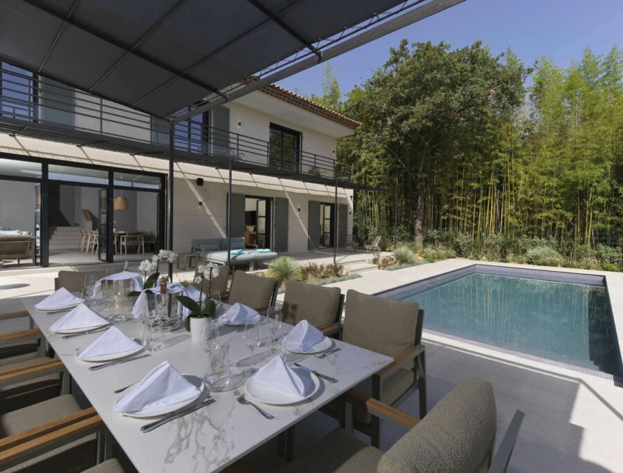 villa-gloria-outdoor-dining-terrace-poolside-gassin-luxury