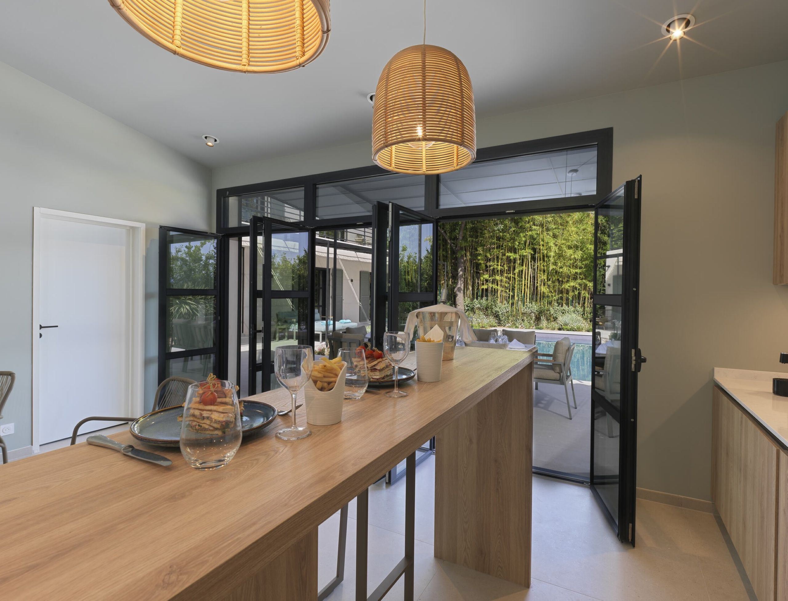 villa-gloria-poolhouse-bar-kitchen-terrace-poolside-luxury-gassin