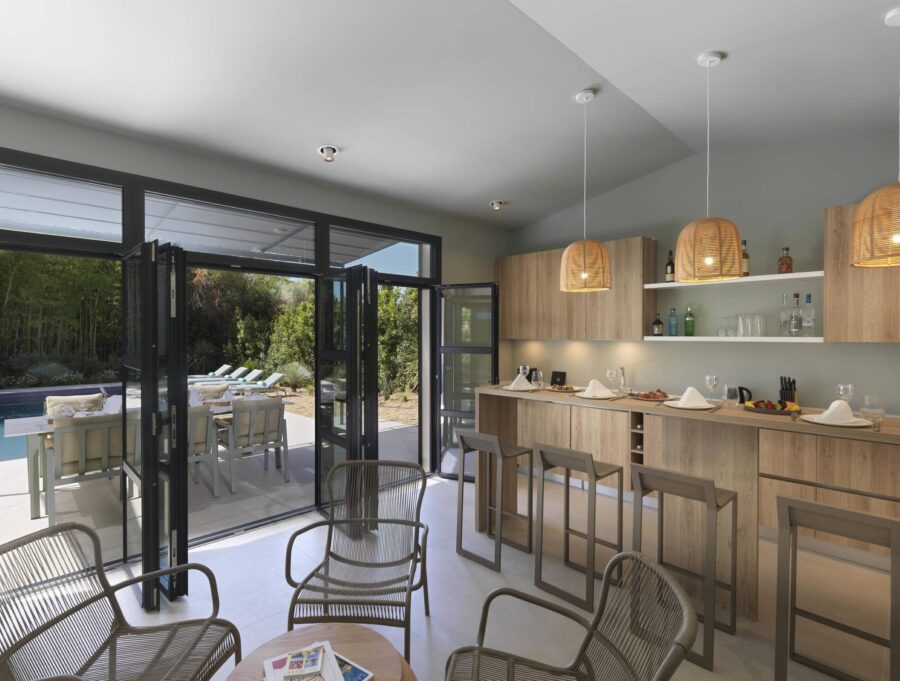 villa-gloria-poolhouse-bar-luxury-terrace-gassin