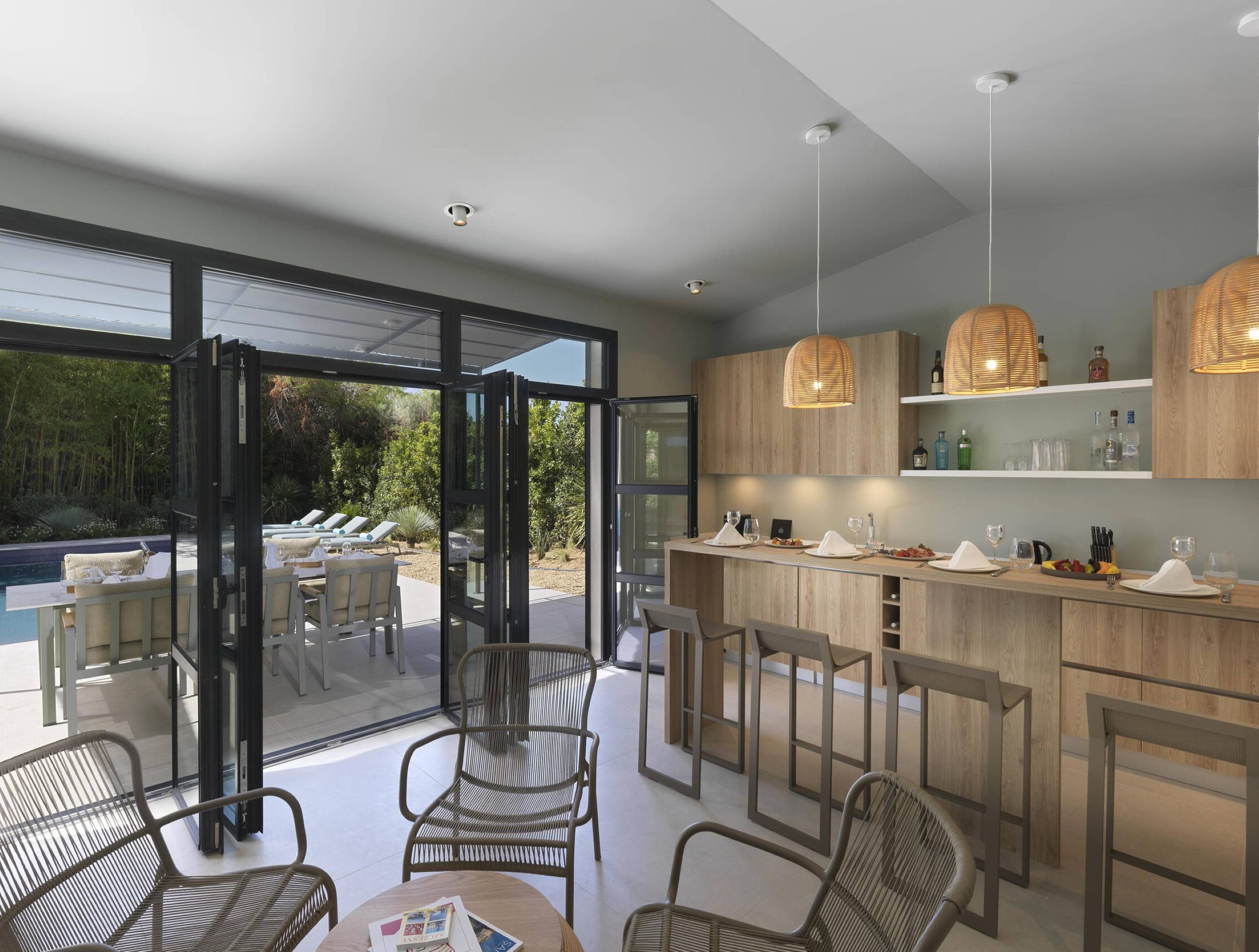 villa-gloria-poolhouse-bar-luxury-terrace-gassin