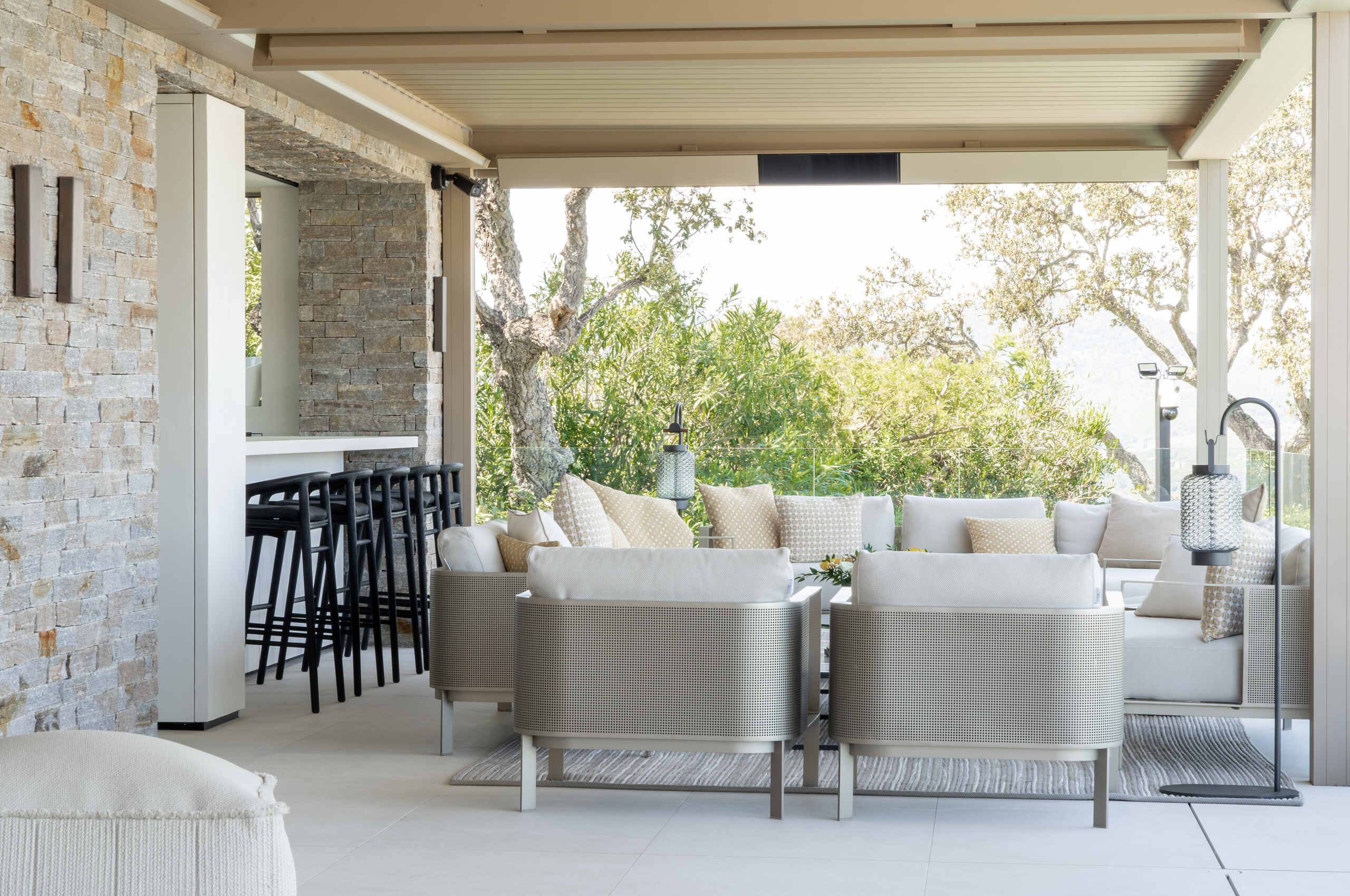 villa-gray-livingspace-modern-stylish-luxury-interior-design-gassin