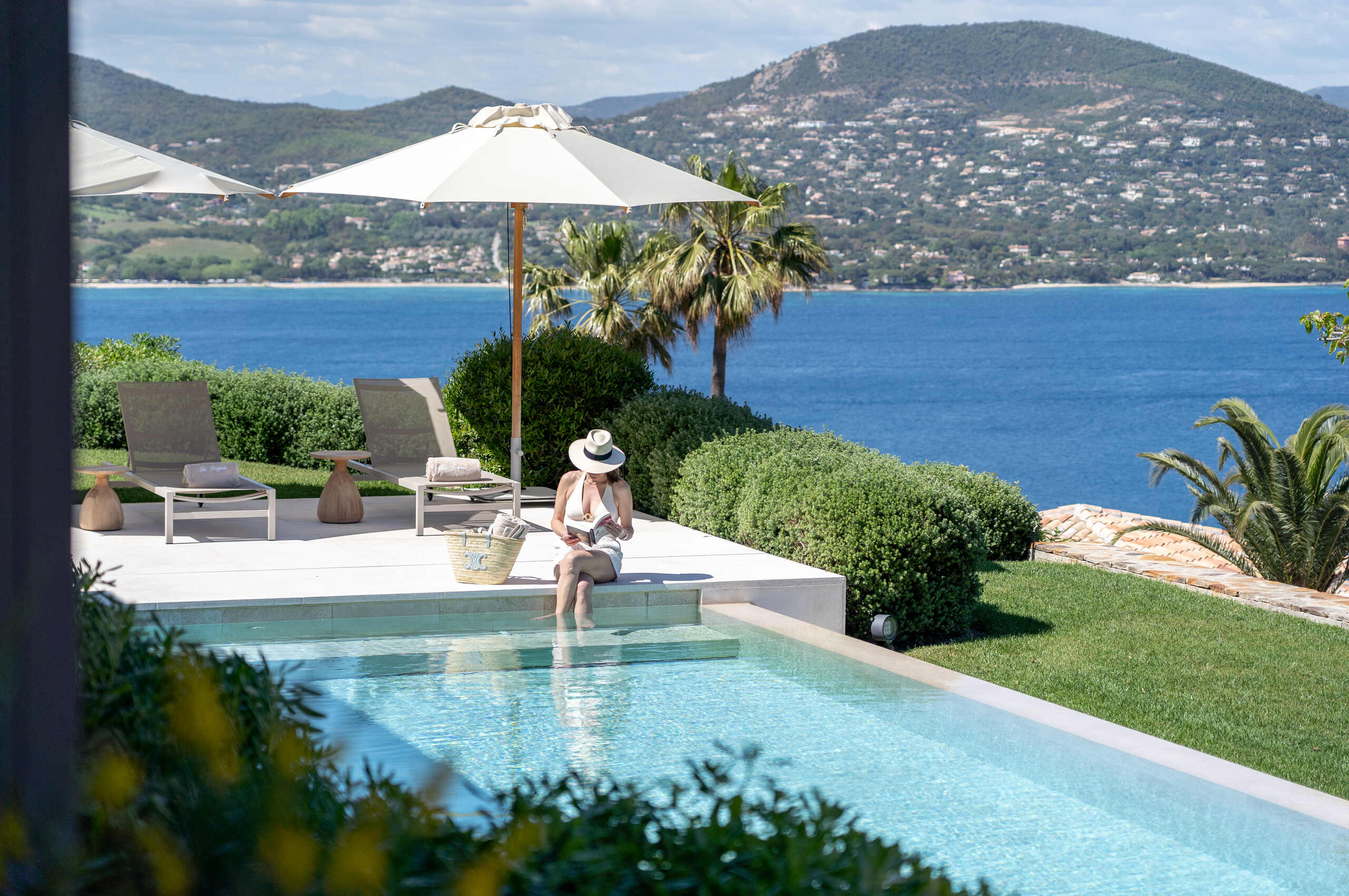 villa-gray-poolside-oceanview-luxury-paradise-frenchriviera-gassin
