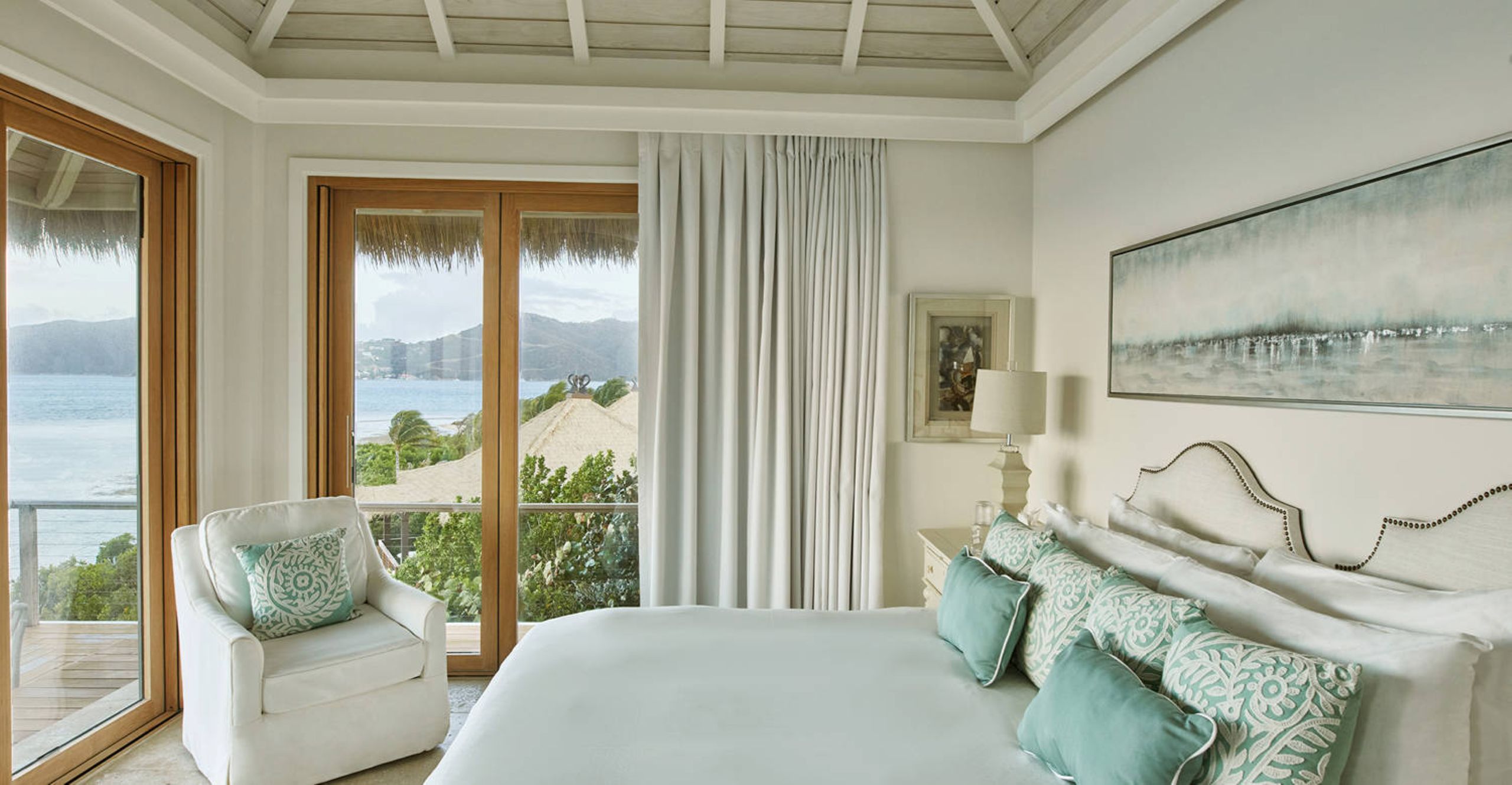 villa-heidi-bedroom-seaviews-tranquil-elegant-interiors-luxury-rental-retreat-mosquito-island