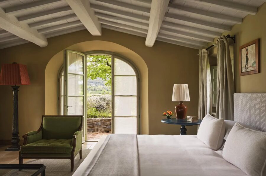villa-iris-bedroom-garden-views-elegant-interiors-luxury-tuscany