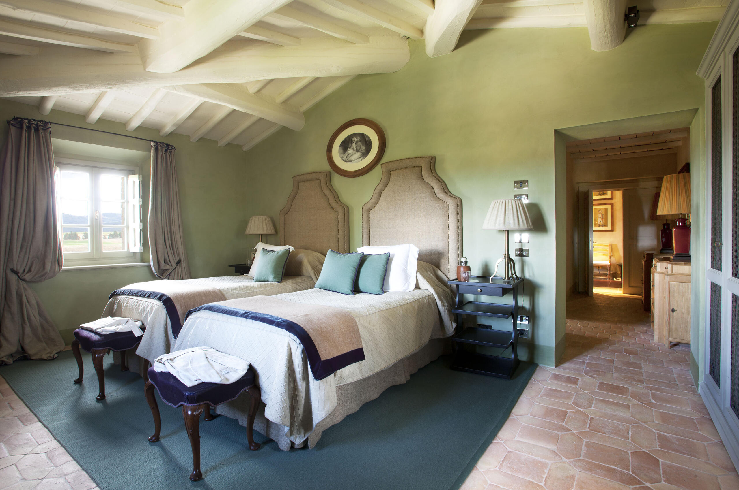 villa-iris-bedroom-twinroom-charming-classic-elegant-luxury-design-tuscany