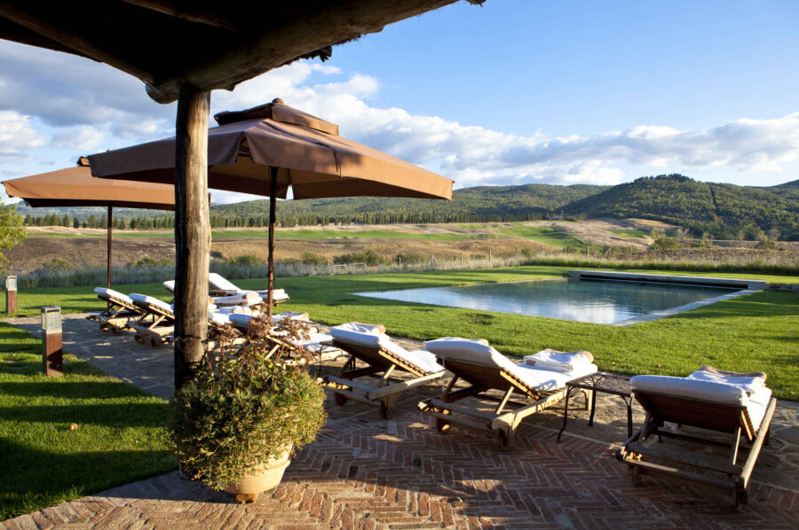 villa-iris-poolside-scenicviews-vineyards-terrace-luxury-tuscany