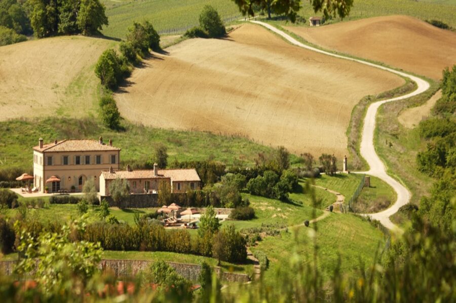 villa-matilda-mainpage-exterior-picturesque-landscape-luxury-rental-tuscany