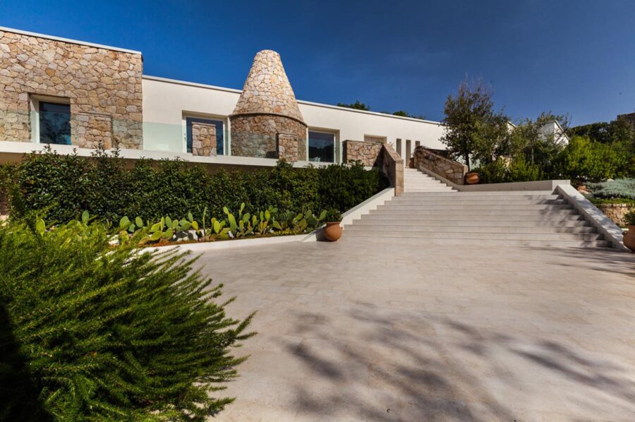 villa-mia-exterior-garden-steps-lush-tropical-paradise-luxury-rental-sardina