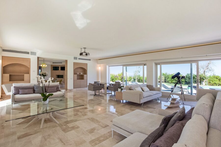 villa-mia-livingroom-lounge-spacious-gardenview-entertainment-hosting-luxury-sardinia