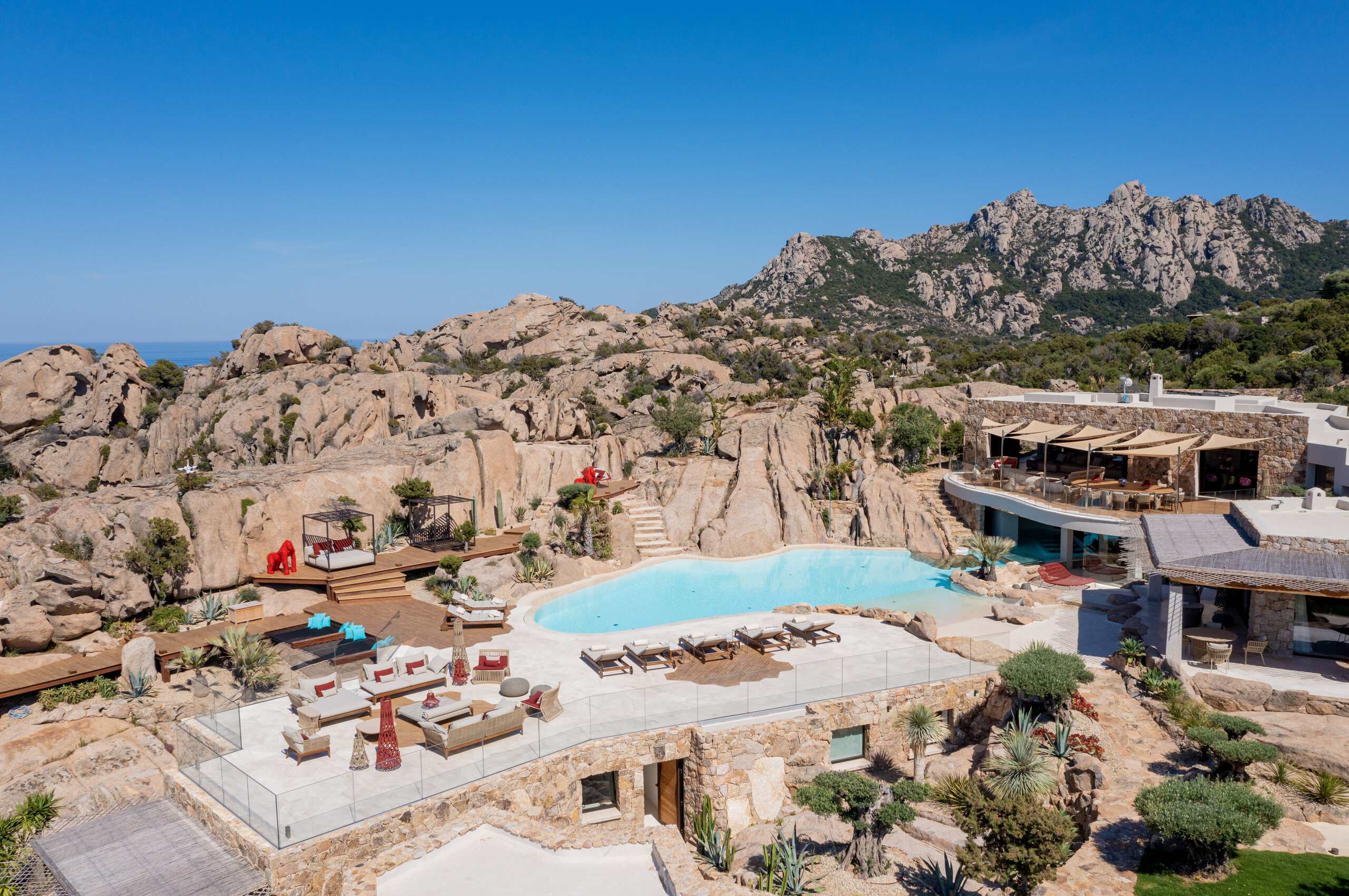 villa-miliana-exterior-modern-mountain-paradise-unique-architecture-swimmingpool-garden-luxury-rental-property-sardinia