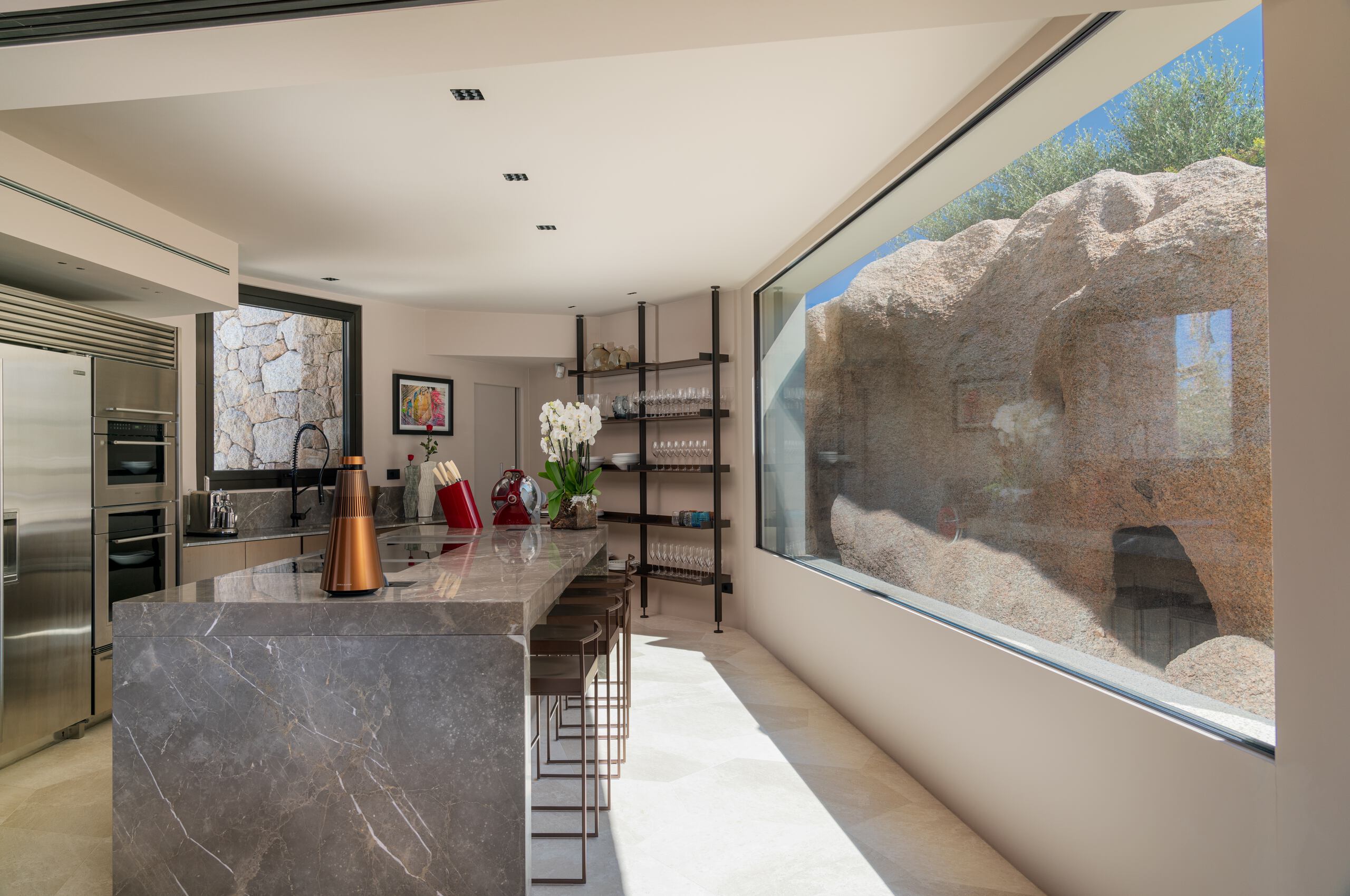 villa-miliania-kitchen-sleek-modern-unique-bespoke-design-luxury-interior-sardinia