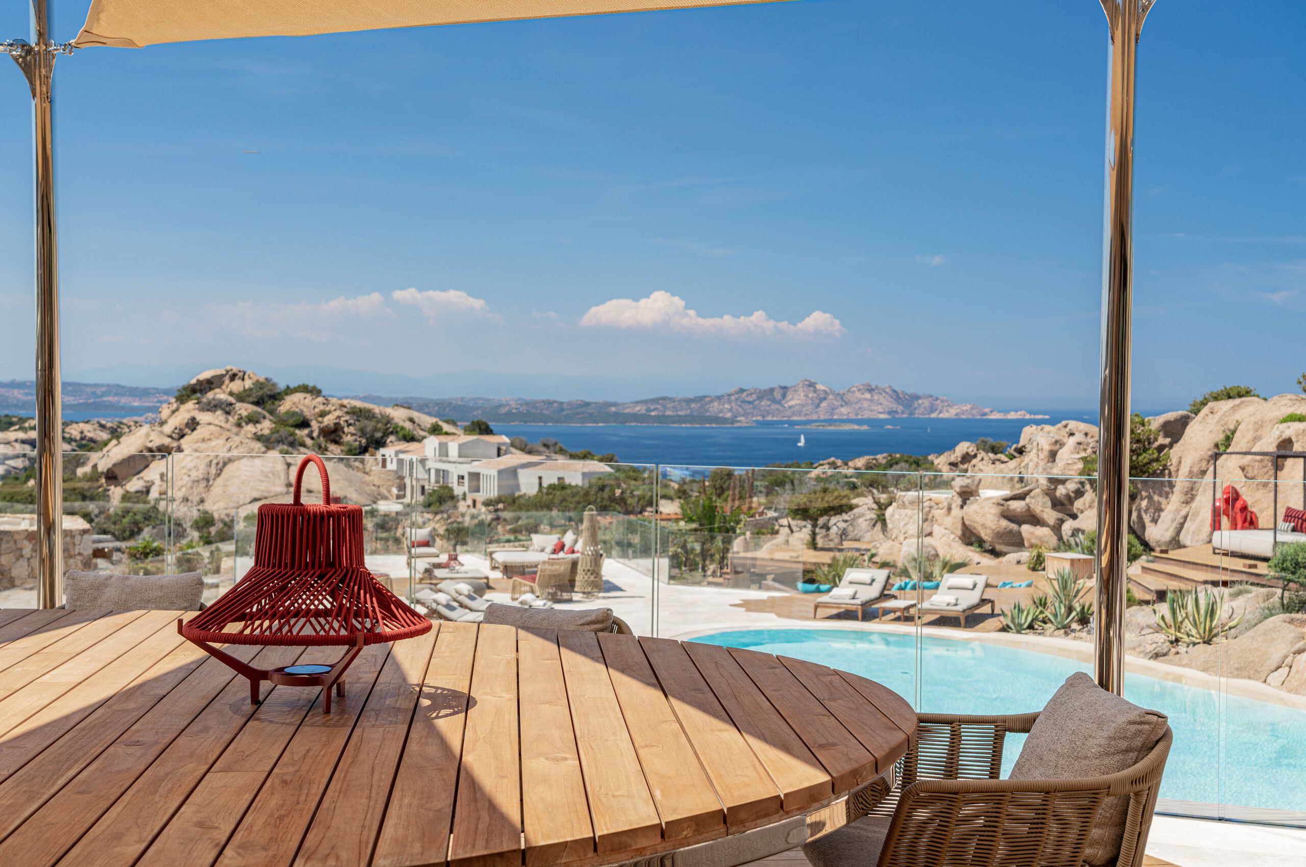 villa-miliania-outdoor-diningtable-stunning-seaview-mountain-landscape-swimmingpool-terrace-unqiue-luxury-design-sardinia