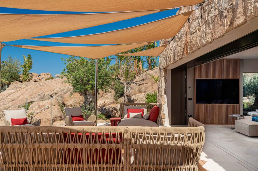 villa-miliania-outdoor-lounge-openplan-terrace-mountain-retreat-luxury-sardinia