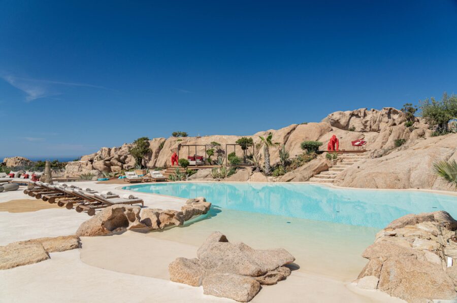 villa-miliania-swimmingpool-beach-retreat-seaview-unique-luxury-design-sardinia