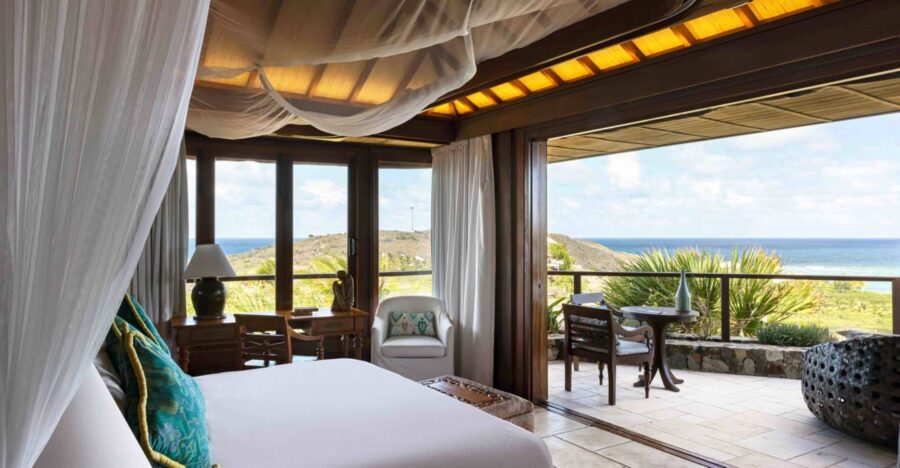 villa-neena-bedroom-balcony-ocean-view-luxury-necker-island