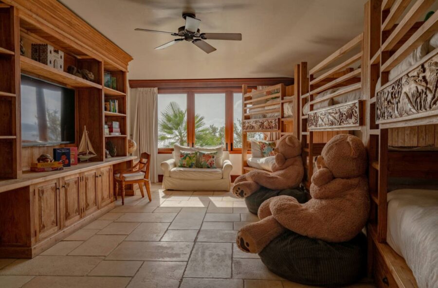 villa-neena-childrens-bunk-room-family-friendly-luxury-retreat-necker-island
