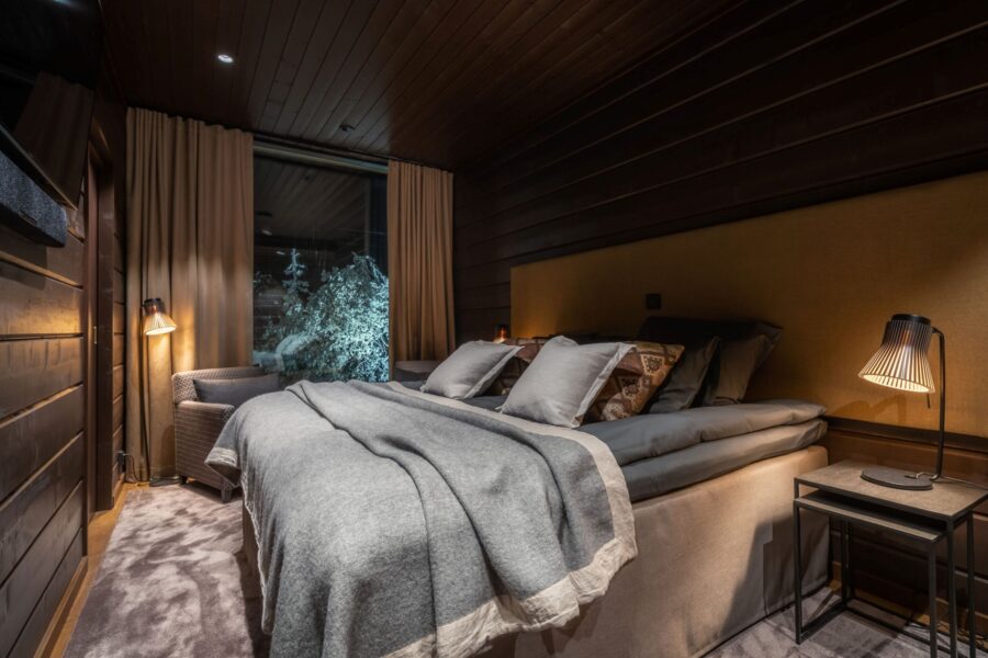 villa-octavia-bedroom-cosy-alpine-interior-design-winter-luxury-lapland