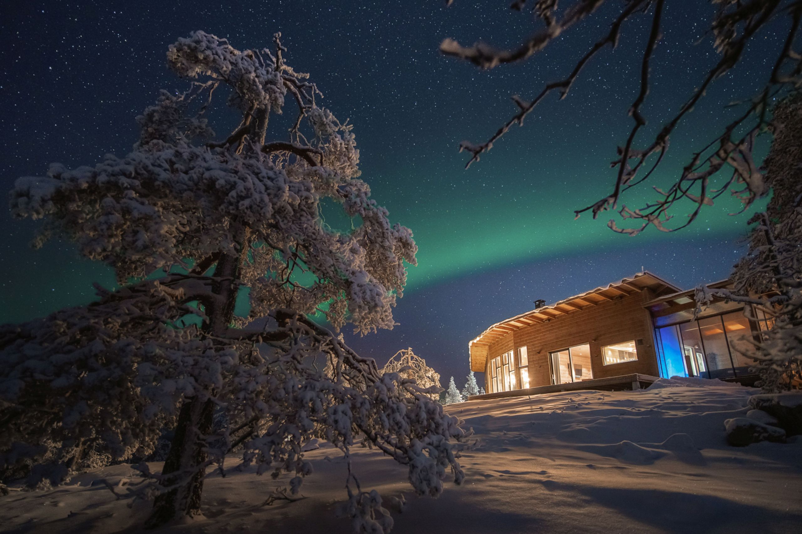 villa-octavia-exterior-night-winter-luxury-exclusive-retreat-lapland