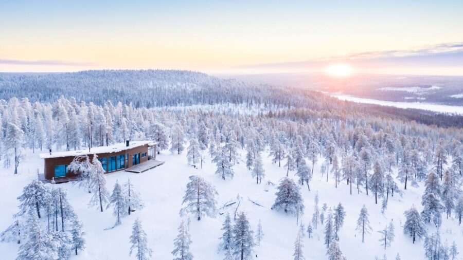 villa-octavia-mainpage-exterior-winter-luxury-remote-nature-retreat-lapland