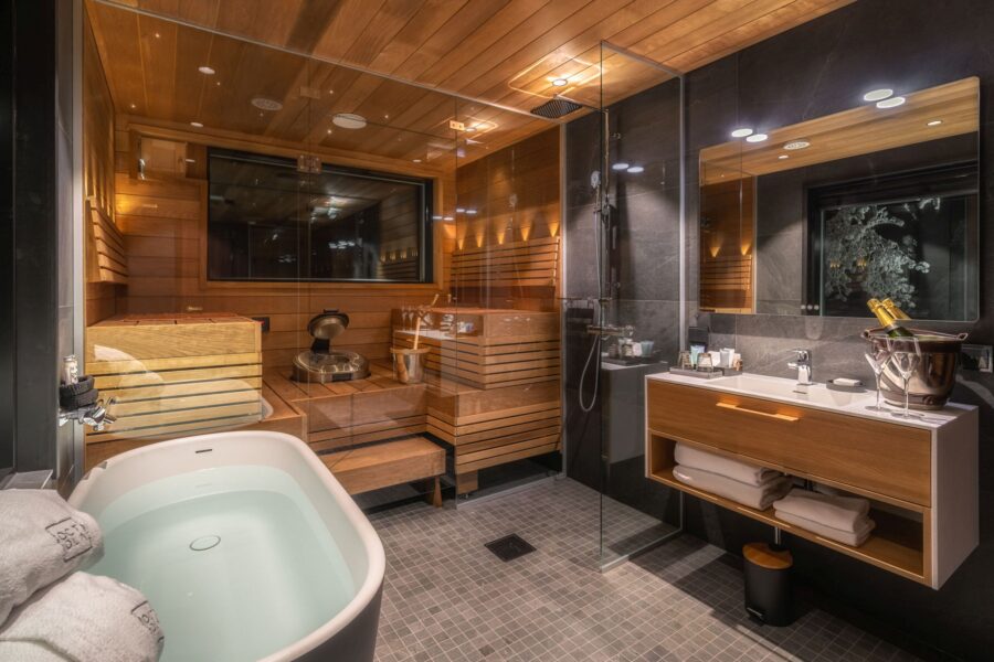 villa-octavia-master-bathroom-sauna-bathtub-shower-wellness-luxury-interior-lapland