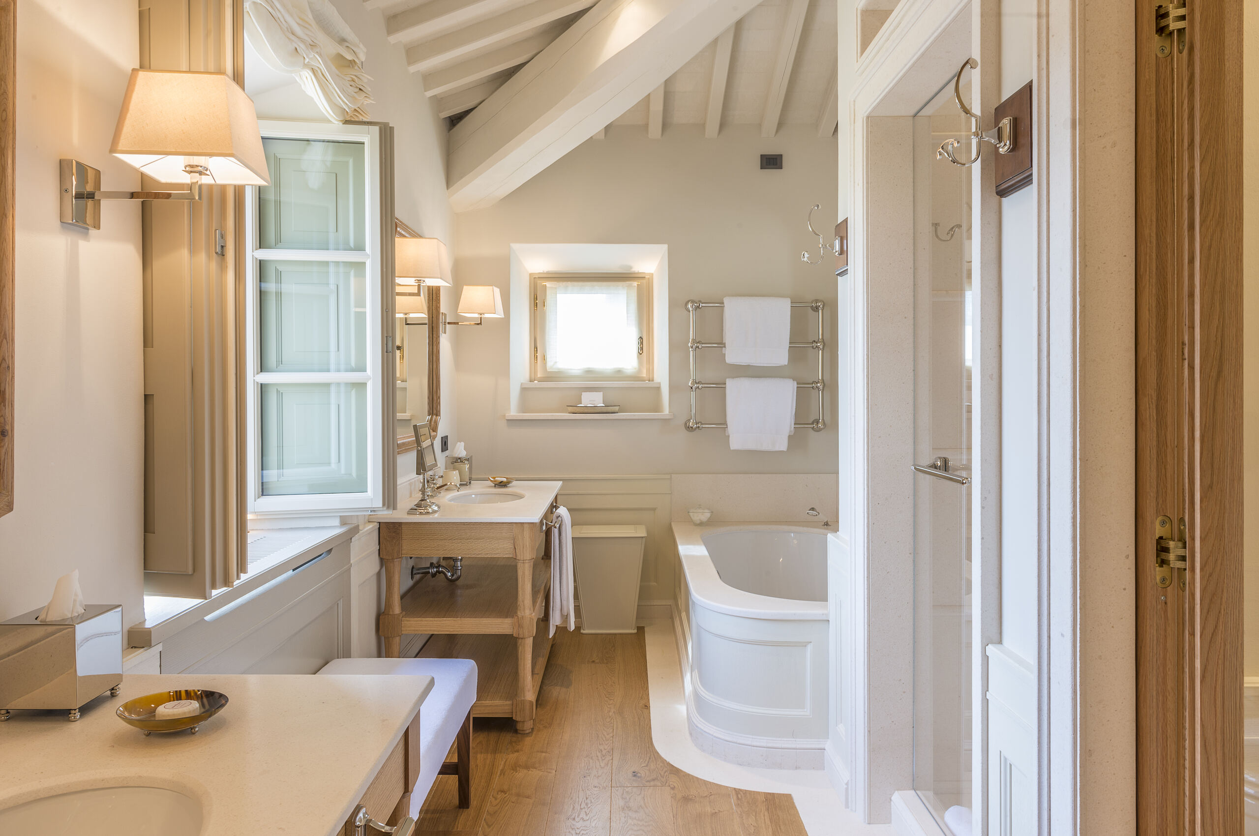 villa-odile-bathroom-luxury-modern-charming-design-tuscany