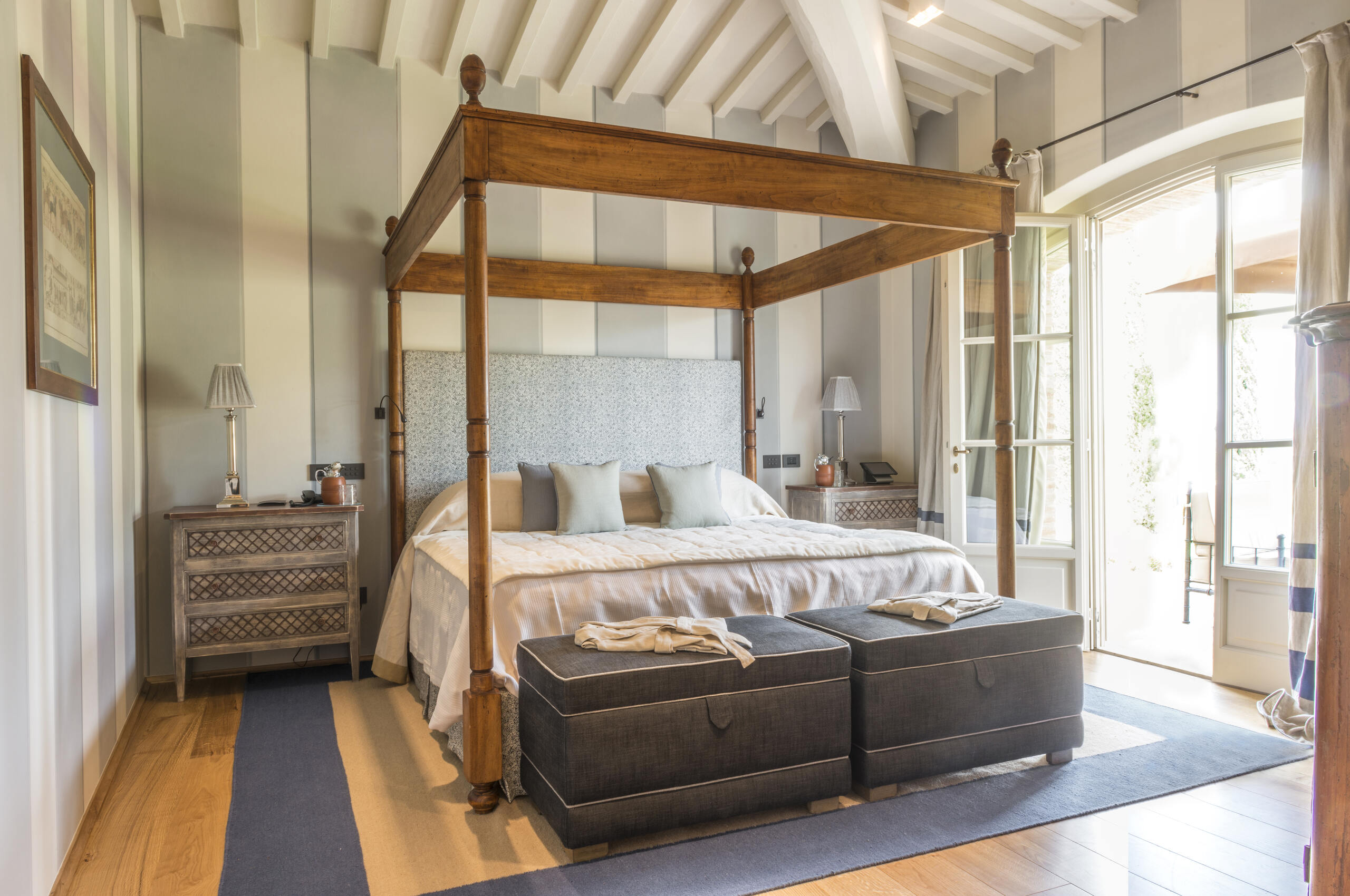 villa-odile-bedroom-balcony-stylish-luxury-interior-tuscany