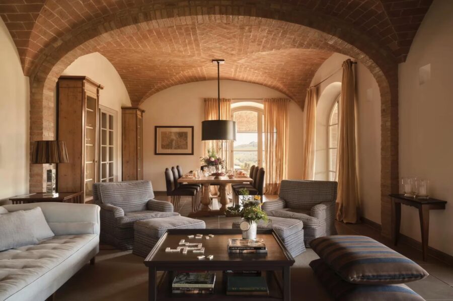 villa-odile-living-room-lounge-bright-elegant-interior-design-luxury-tuscany