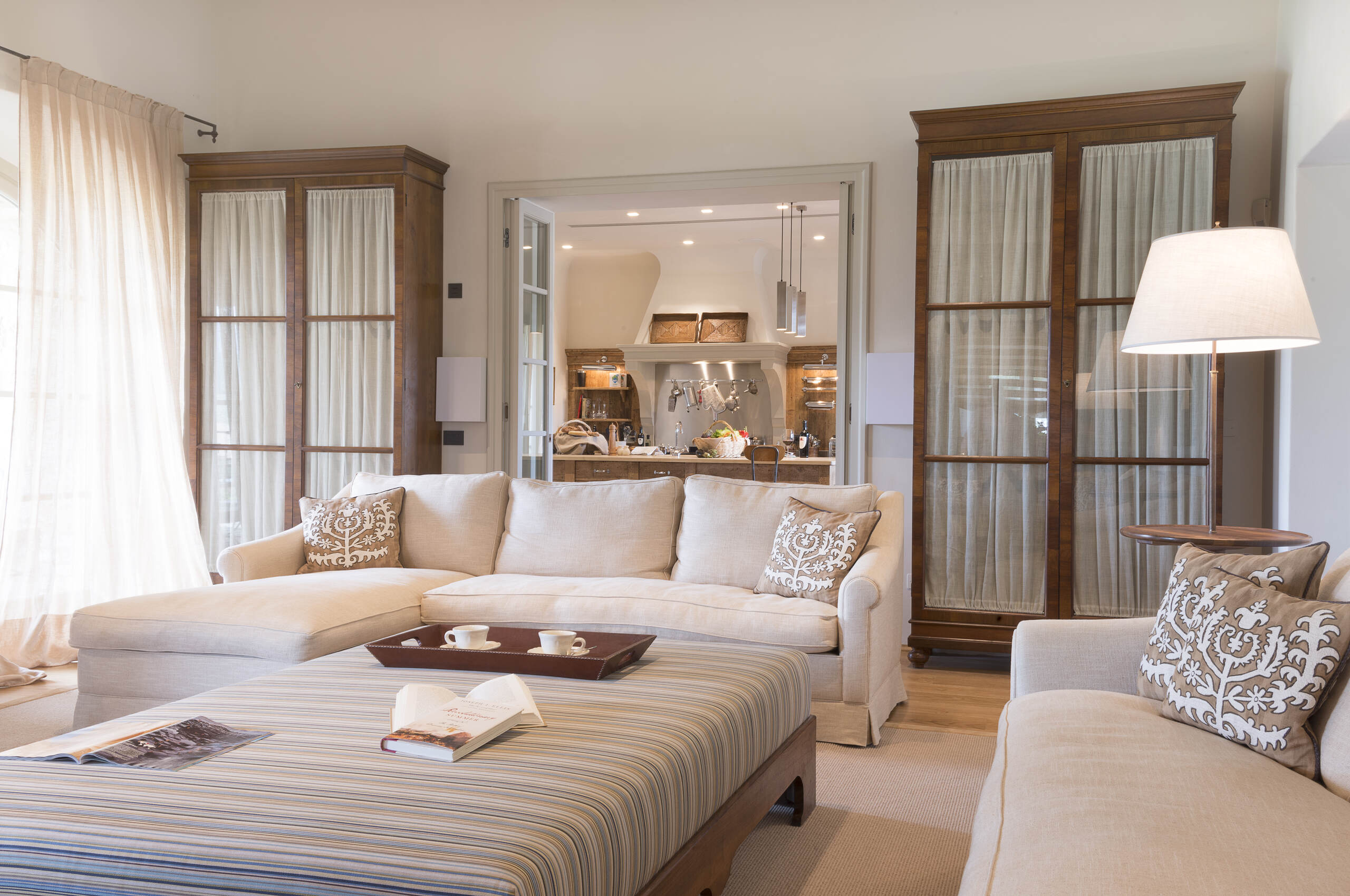 villa-odile-livingroom-stylish-modern-elegant-interior-tuscany