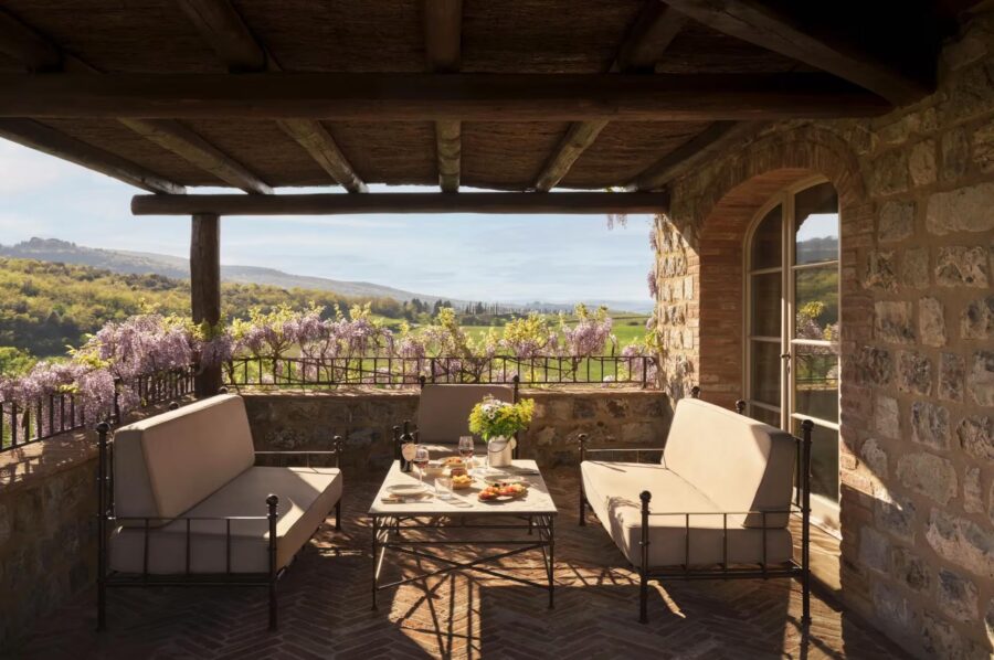 villa-odile-pergola-covered-terrace-alfresco-seating-area-luxury-tuscany