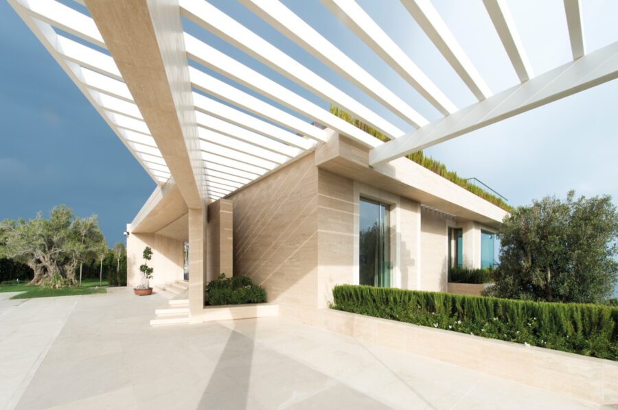 villa-paola-exterior-modern-stylish-architecture-spacious-garden-luxury-rental-property-sardinia