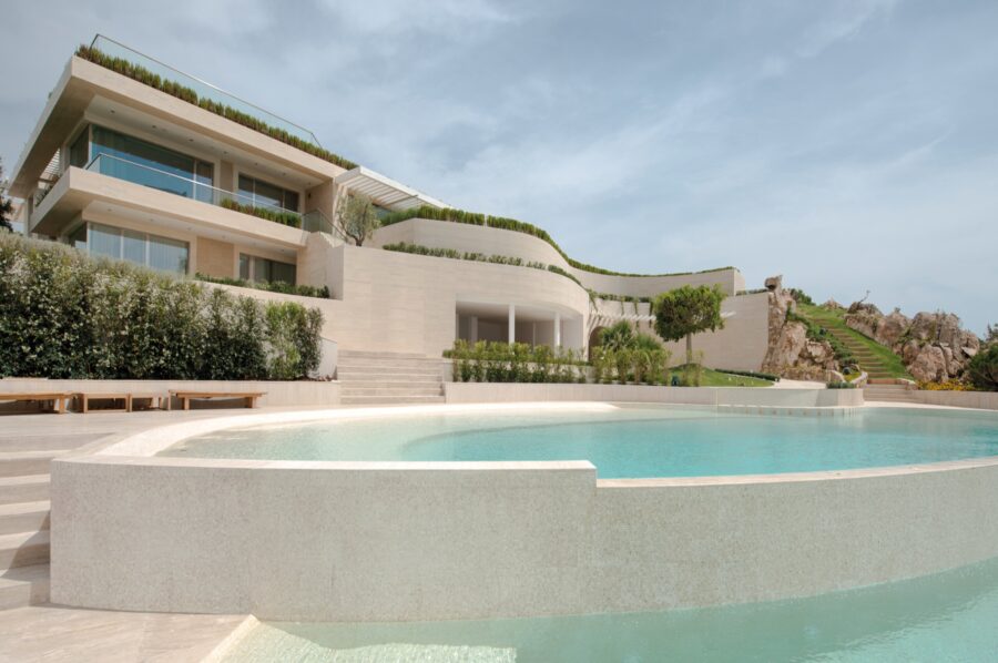 villa-paola-exterior-swimmingpool-garden-modern-stylish-luxury-rental-property-sardinia