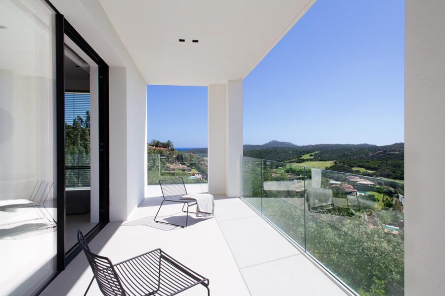 villa-patricia-balcony-terrace-seaview-scenic-landscape-luxury-rental-retreat-sardinia