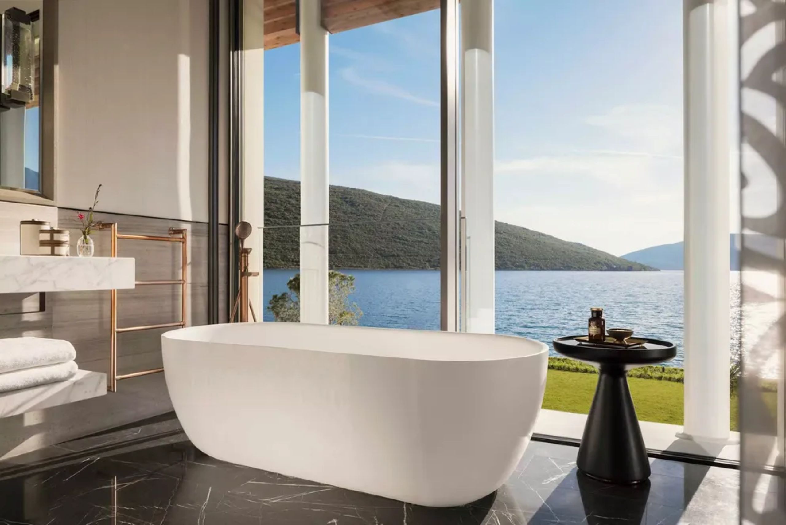 villa-pola-bathroom-bathtub-seaview-elegant-stylish-sleek-modern-design-luxury-portonovi