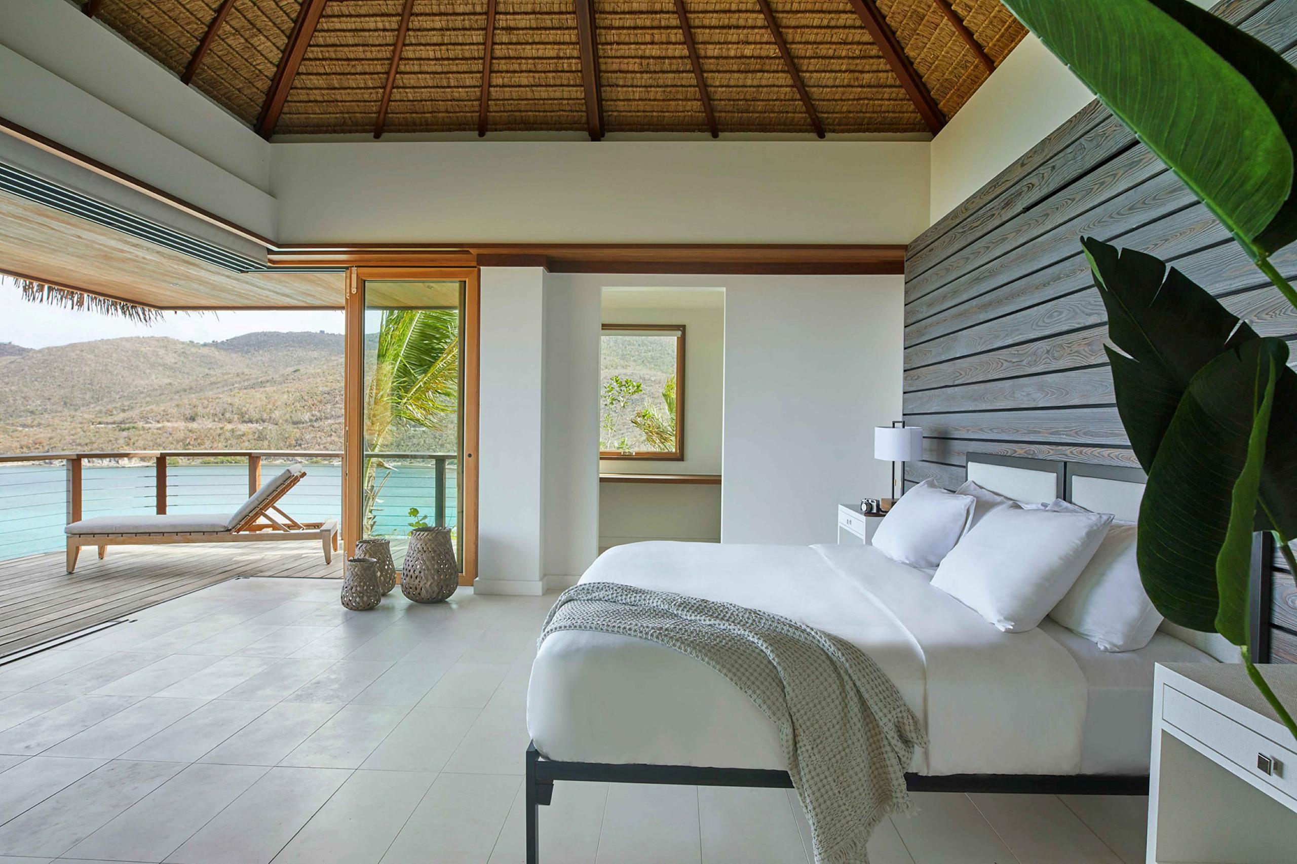 villa-posie-bedroom-balcony-seaview-elegant-modern-interiordesign-luxury-rental-retreat-moskitoisland