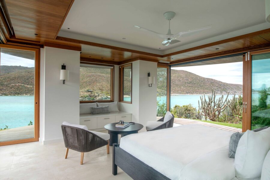 villa-posie-bedroom-seatingarea-terrace-seaview-luxury-rental-retreat-moskitoisland