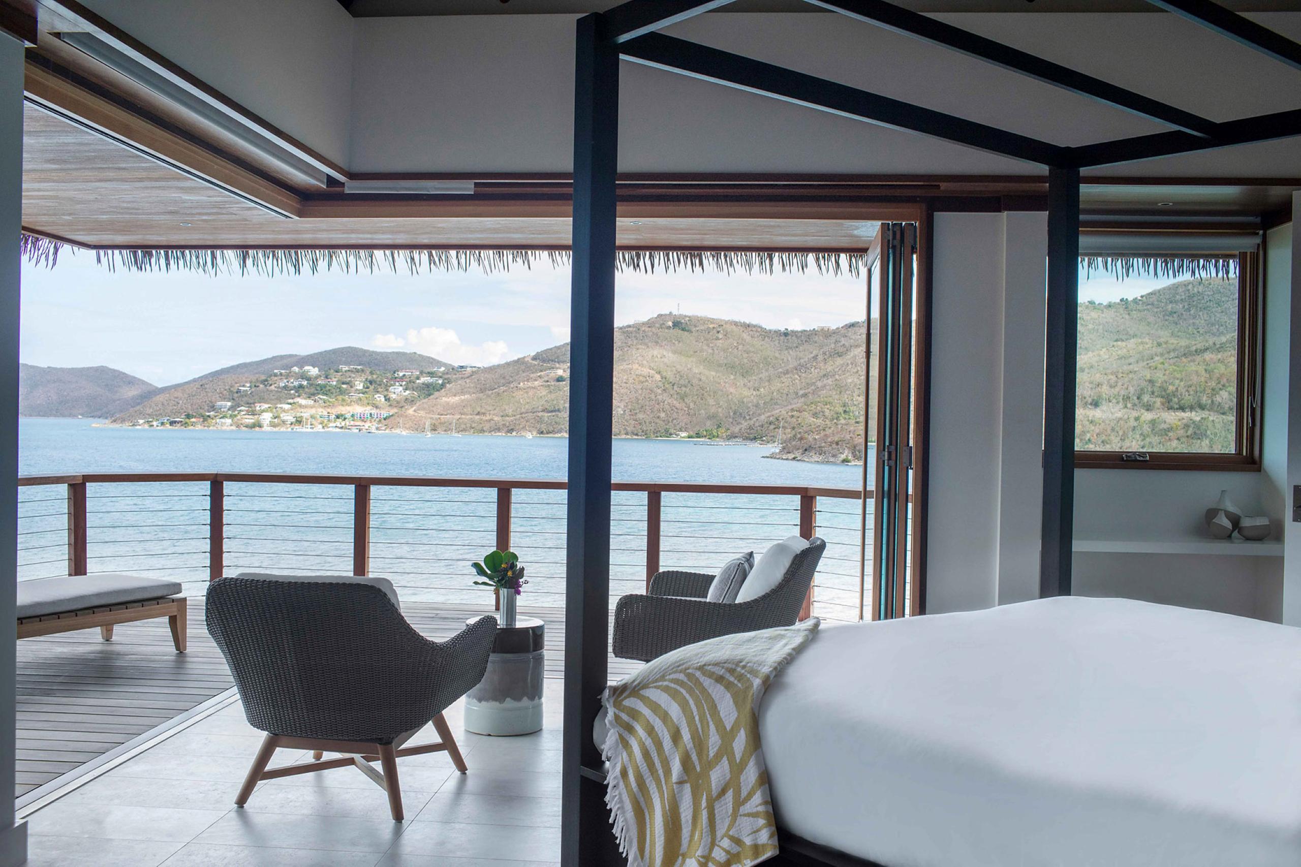 villa-posie-bedroom-seaview-luxury-interiordesign-moskitoisland