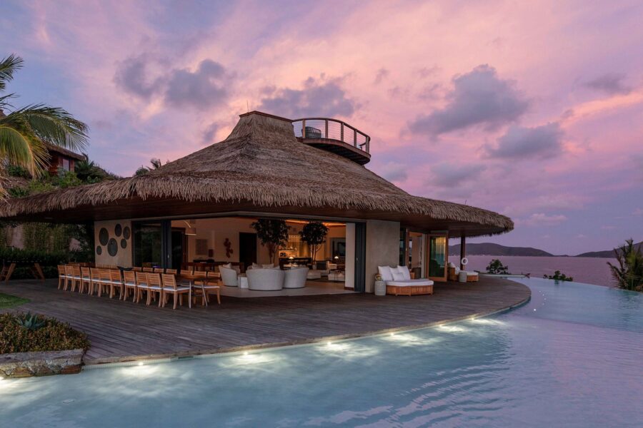 villa-posie-exterior-infinitypool-sunset-outdoor-dining-luxury-rental-retreat-moskitoisland
