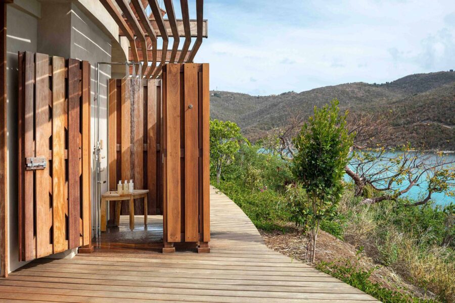villa-posie-outdoorshower-seaview-luxury-rental-retreat-moskitoisland