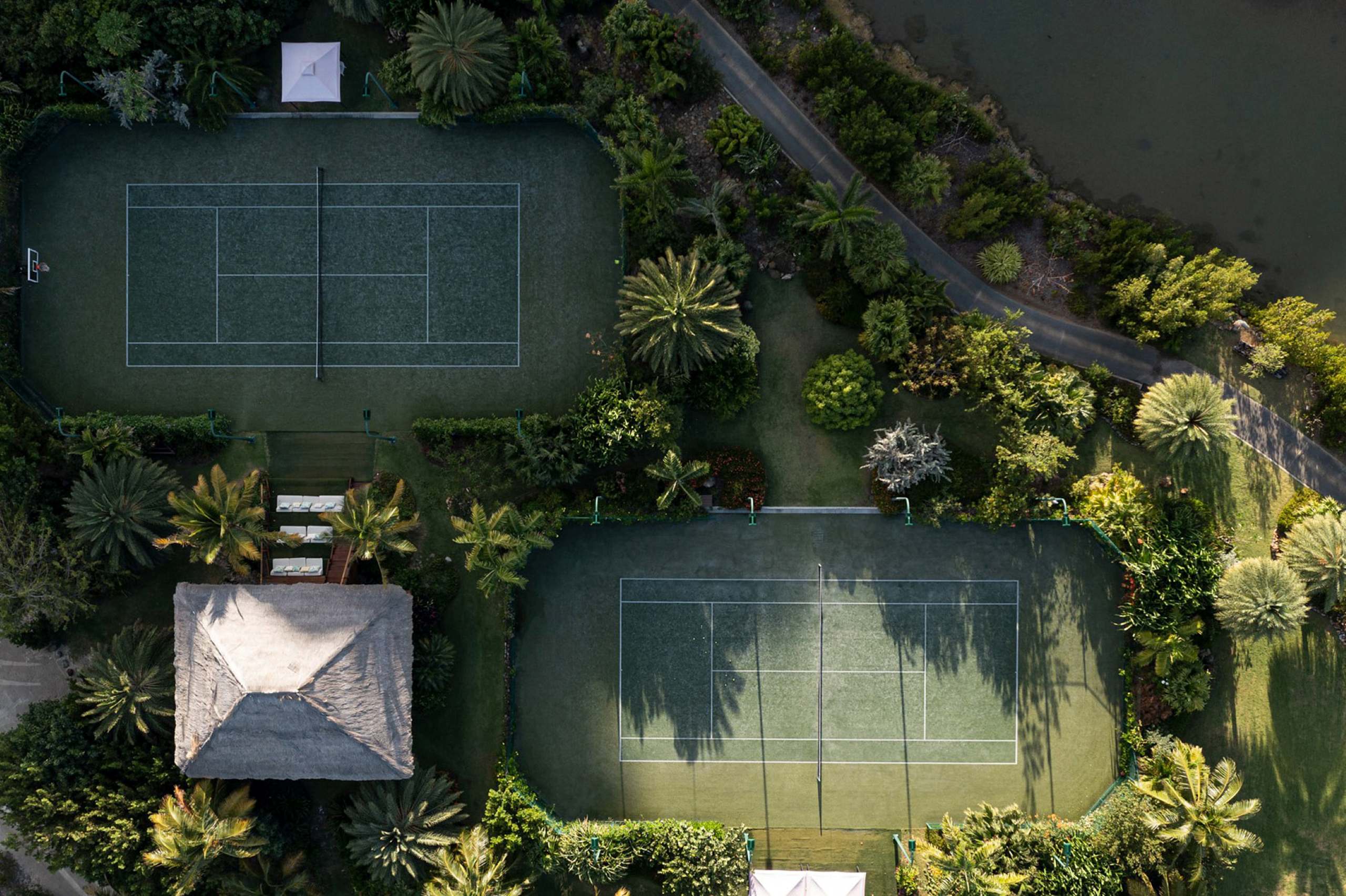 villa-posie-tennis-table-garden-private-islands-luxury-retreat-moskitoisland