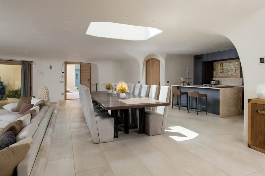 villa-saphira-diningroom-luxury-modern-interiordesign-sardinia