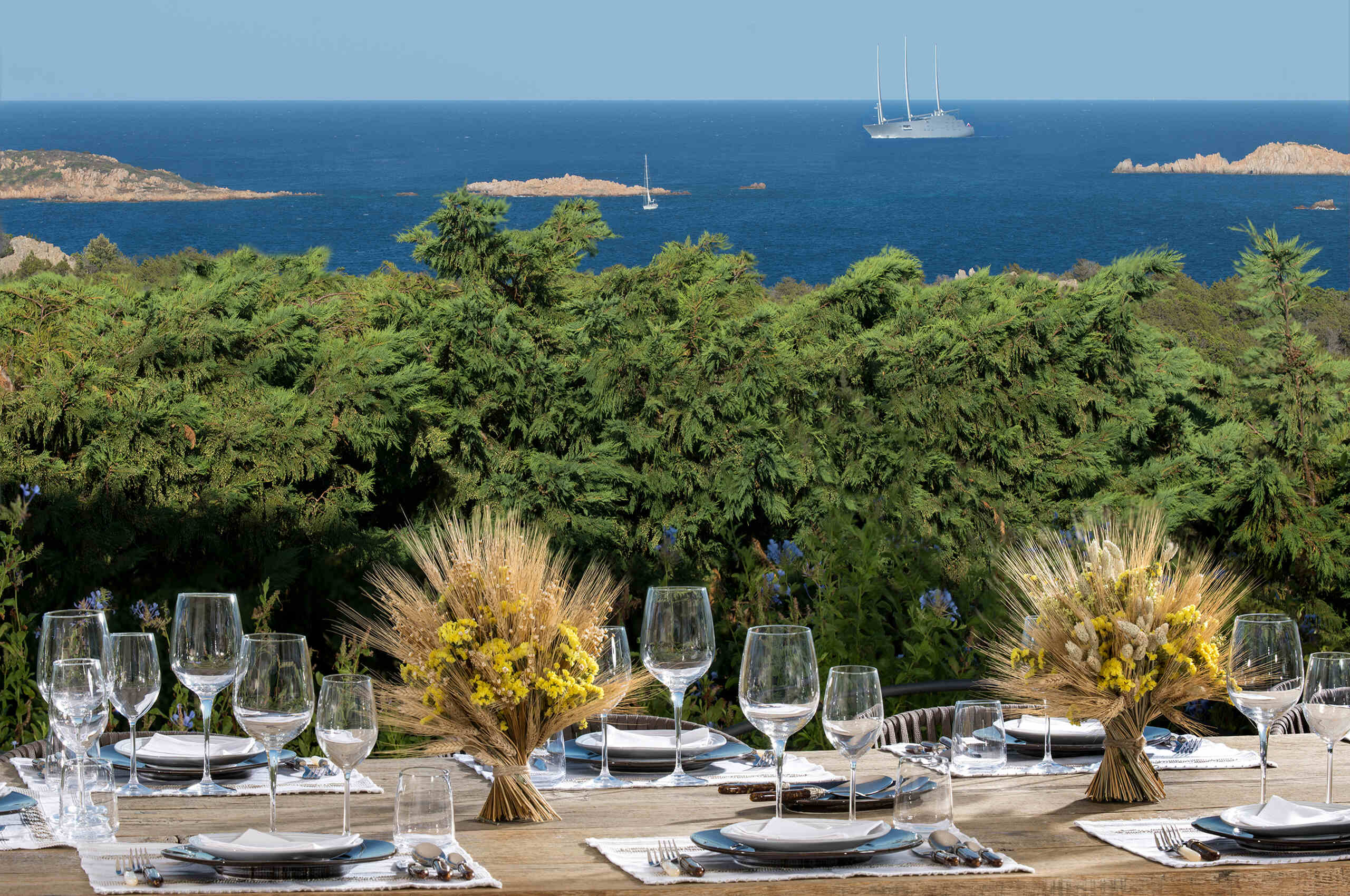 villa-saphira-outdoor-dining-seaview-picturesque-luxury-sardinia