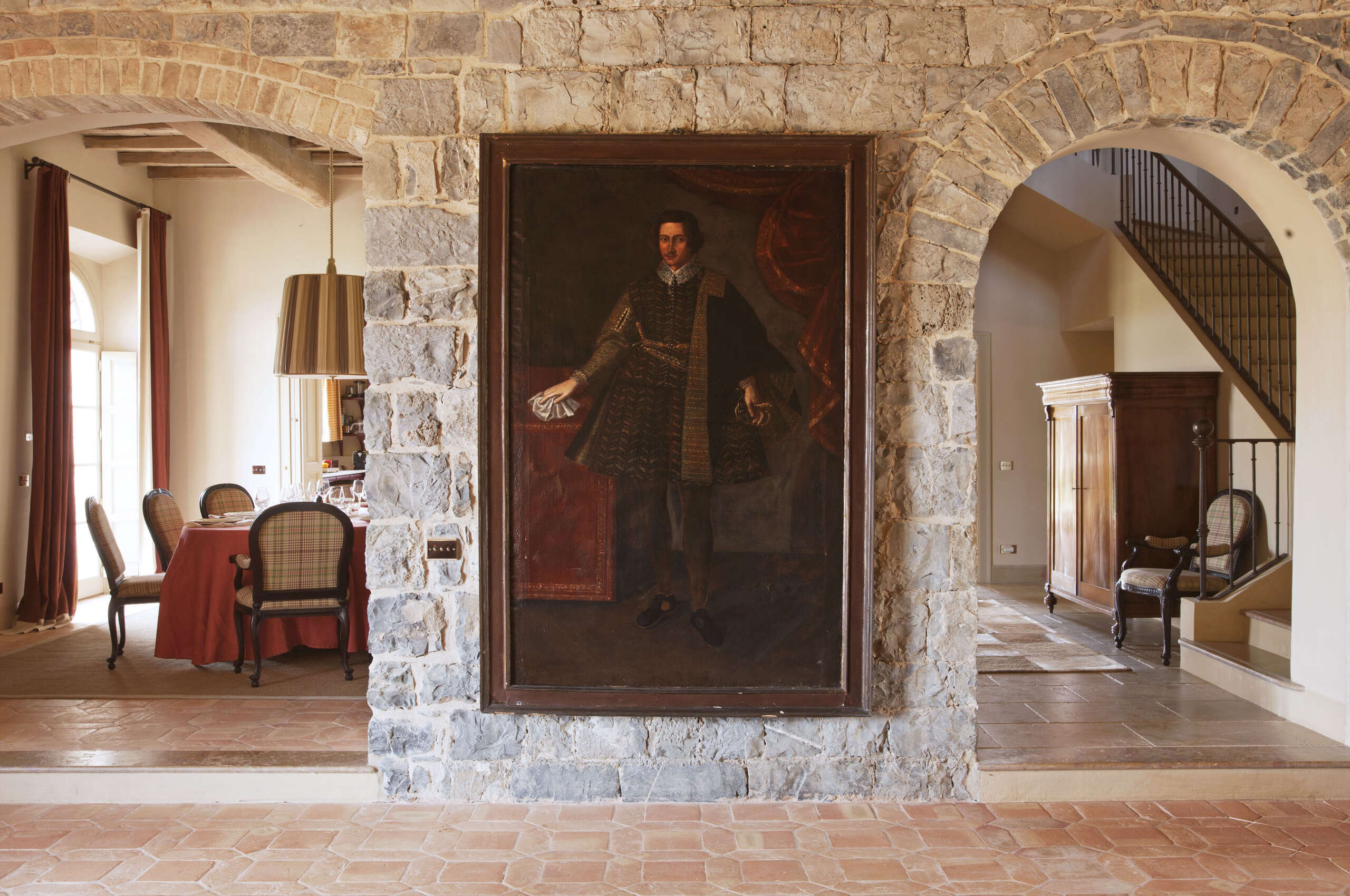 villa-selena-artwork-grand-elegant-design-restored-italian-property-tuscany