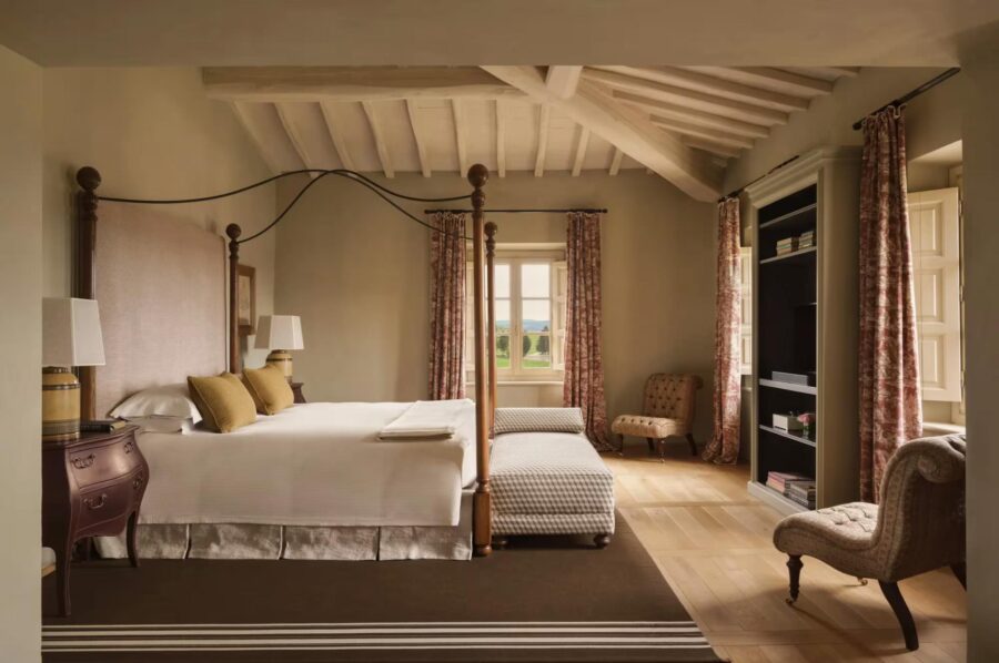 villa-selena-bedroom-tranquil-traditional-design-scenic-countryside-views-luxury-tuscany