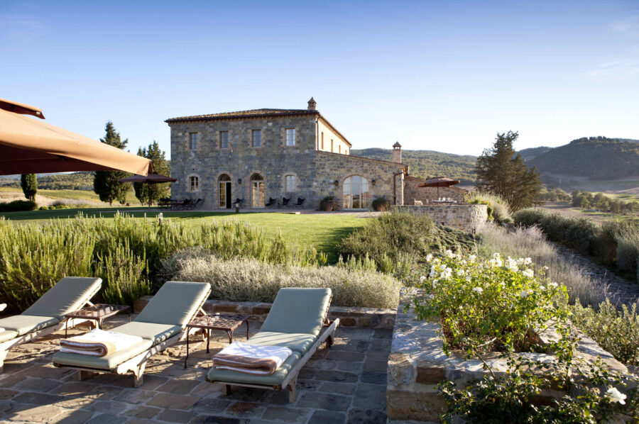 villa-selena-exterior-poolside-luxury-restored-italian-farmhouse-tuscany